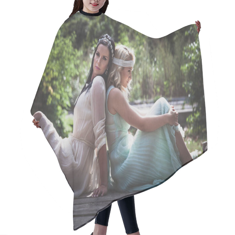 Personality  Couple Of Romantic  Style Women Outdoor Shot Hair Cutting Cape