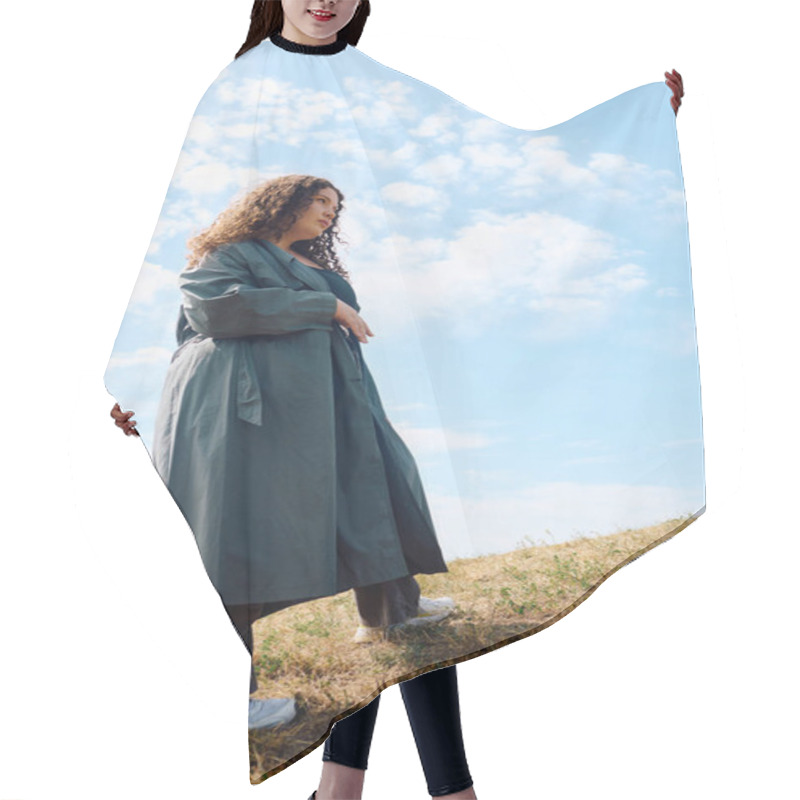 Personality  A Confident Plus Size Woman Enjoys Nature While Standing In A Scenic Field On A Sunny Day. Hair Cutting Cape