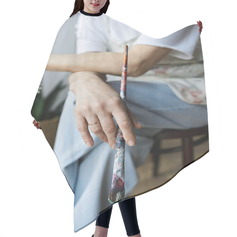 Personality  A Painter Reflects On Her Artistic Journey While Holding A Brush. Hair Cutting Cape