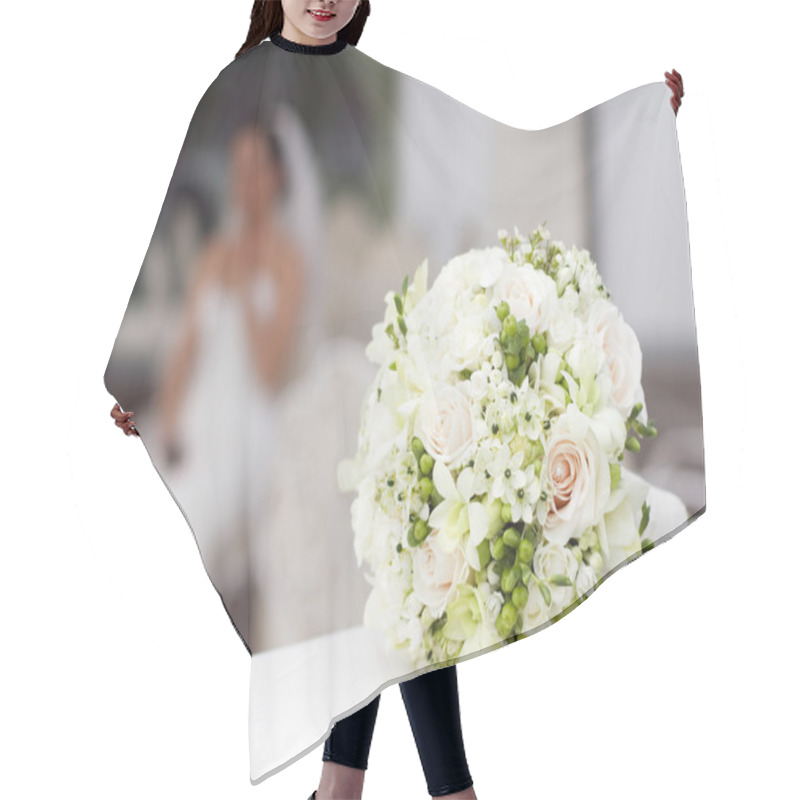 Personality  Wedding Bouquet In Basket Hair Cutting Cape