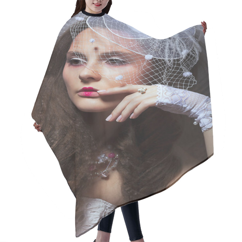 Personality  Portrait Of Fashionable Lady In White Retro Veil - Romance Hair Cutting Cape