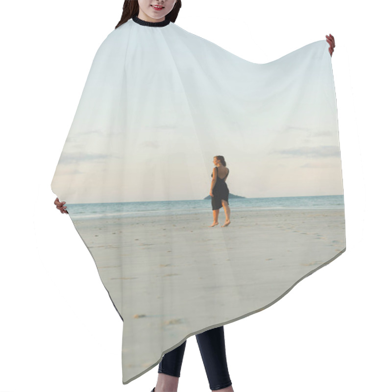 Personality  Sandy Hair Cutting Cape