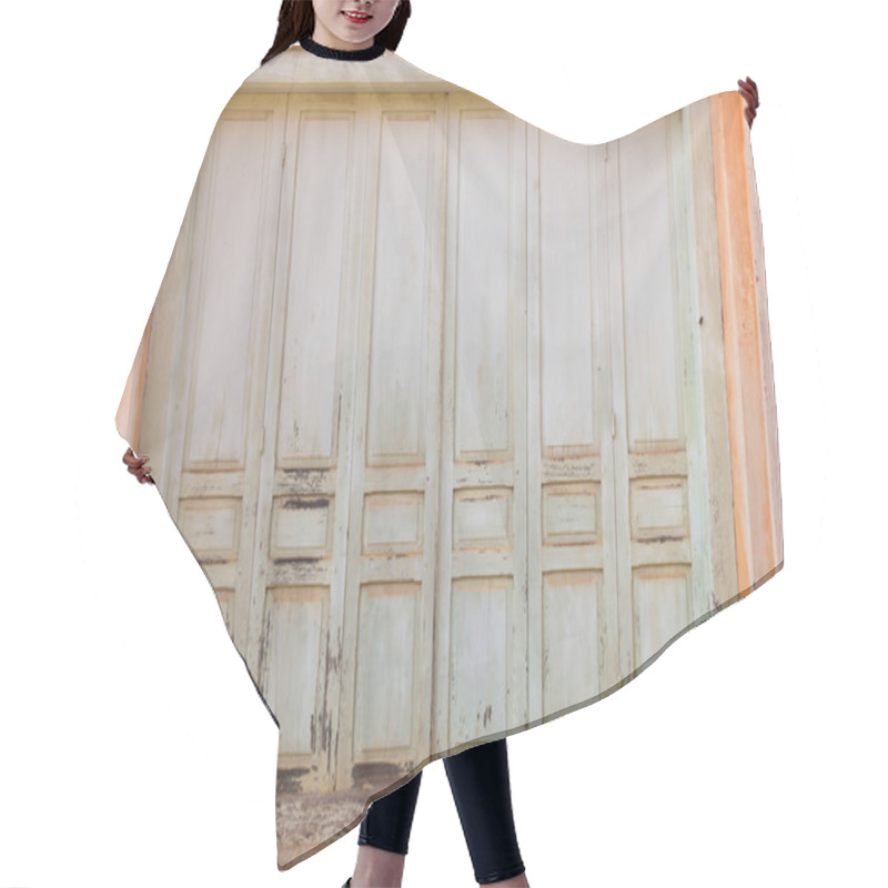 Personality  Antique Wood Door Background Hair Cutting Cape