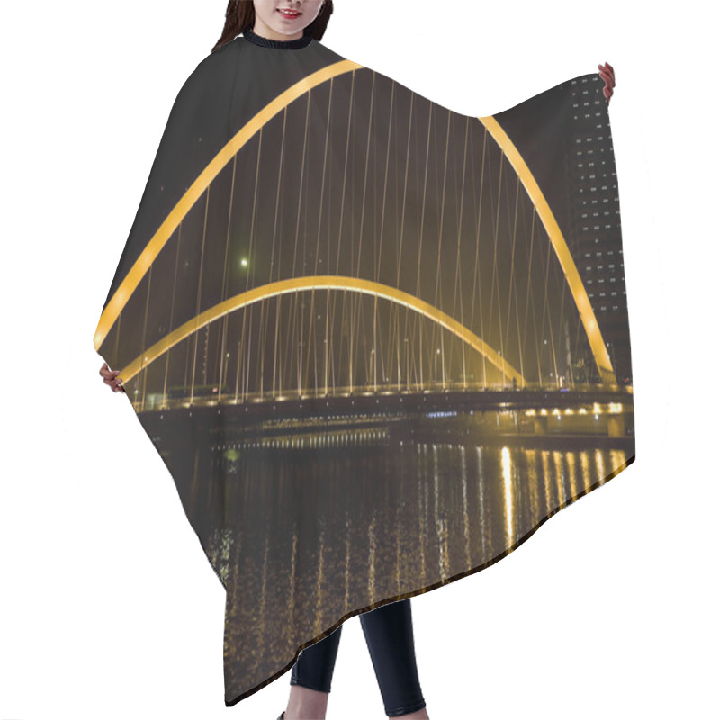 Personality  Modern Suspension Bridge Hair Cutting Cape