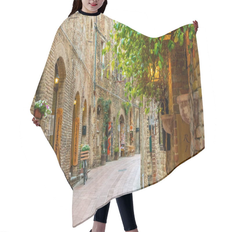 Personality  Alley In Old Town San Gimignano Tuscany Italy Hair Cutting Cape