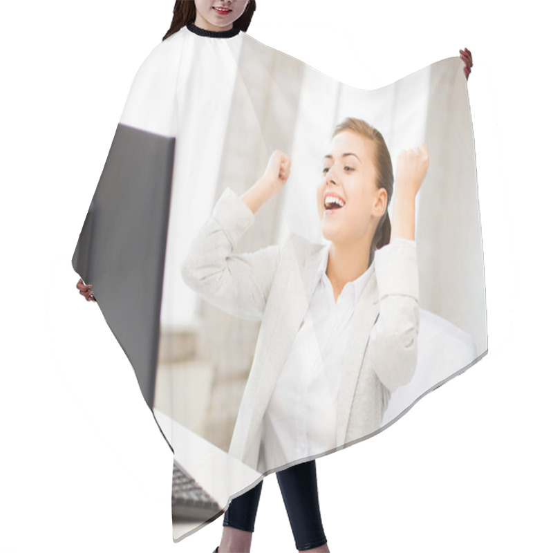 Personality  Businesswoman With Computer In Office Hair Cutting Cape