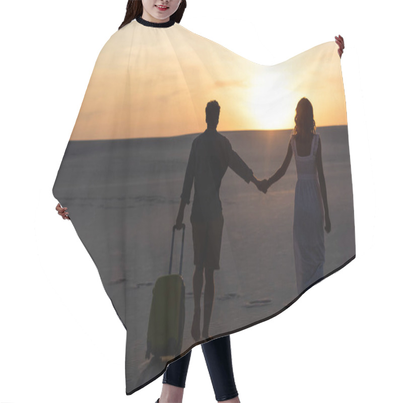 Personality  Back View Of Couple Walking On Beach While Holding Hands With Travel Bag At Sunset Hair Cutting Cape