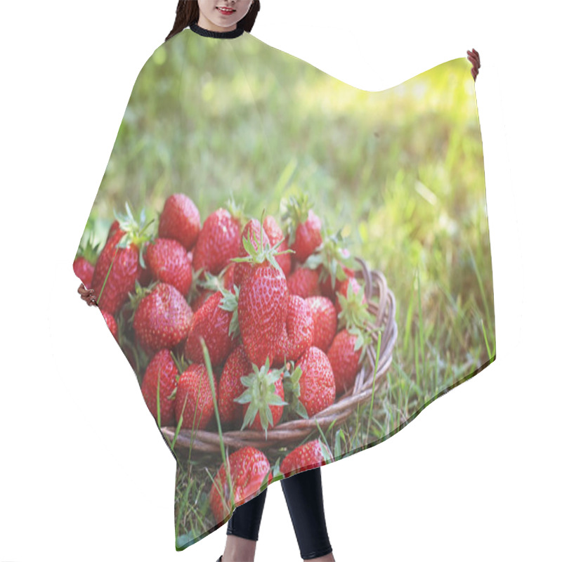 Personality  Strawberry On Wicker Bag Outdoor Hair Cutting Cape