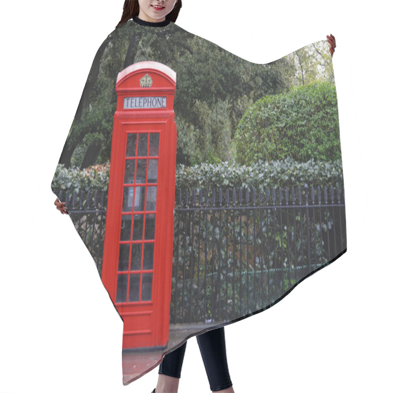 Personality  Traditional Red Telephone Box In London Hair Cutting Cape