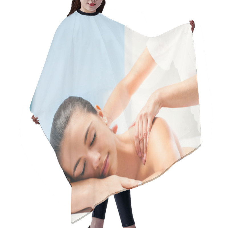 Personality  Young Woman Enjoying Massage Hair Cutting Cape