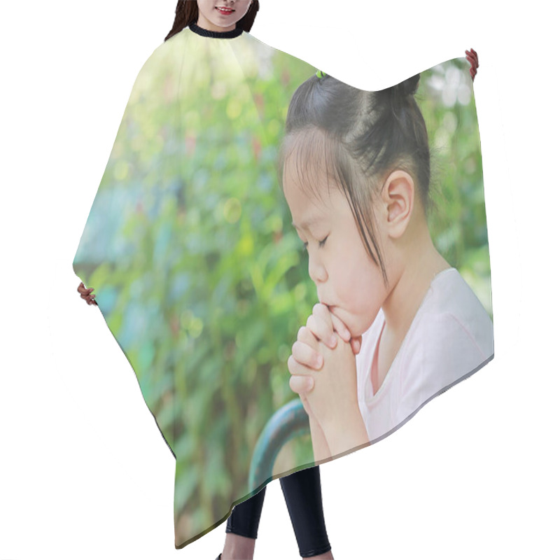 Personality  Kid Girl Praying In The Garden Hair Cutting Cape