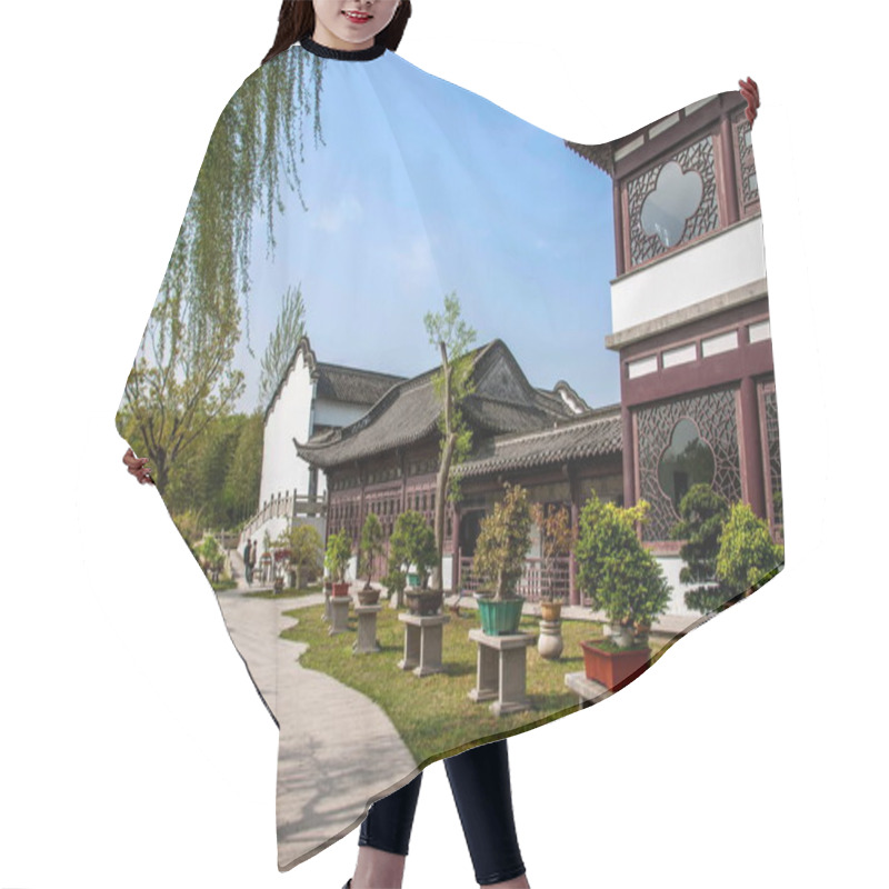 Personality  Yangzhou Slender West Lake Garden Architecture Hair Cutting Cape