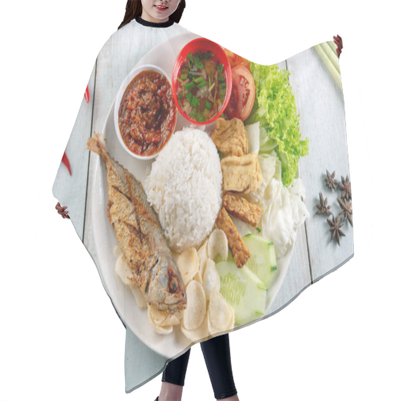 Personality  Fried Mackerel Fish Rice Hair Cutting Cape