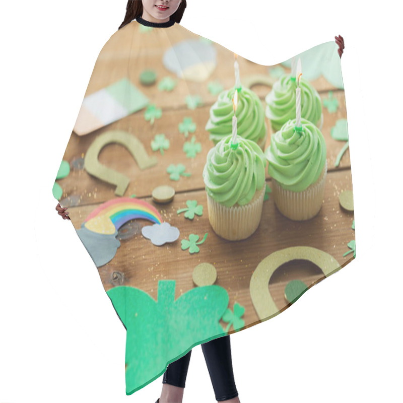 Personality  Green Cupcakes And St Patricks Day Party Props Hair Cutting Cape