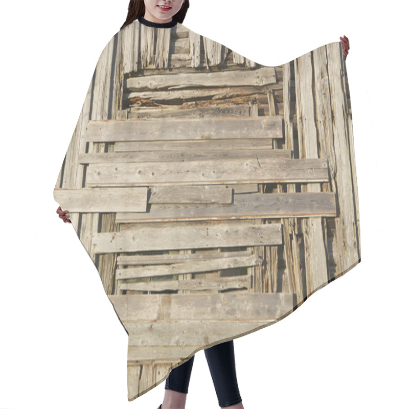 Personality  Old Wooden Facade Hair Cutting Cape