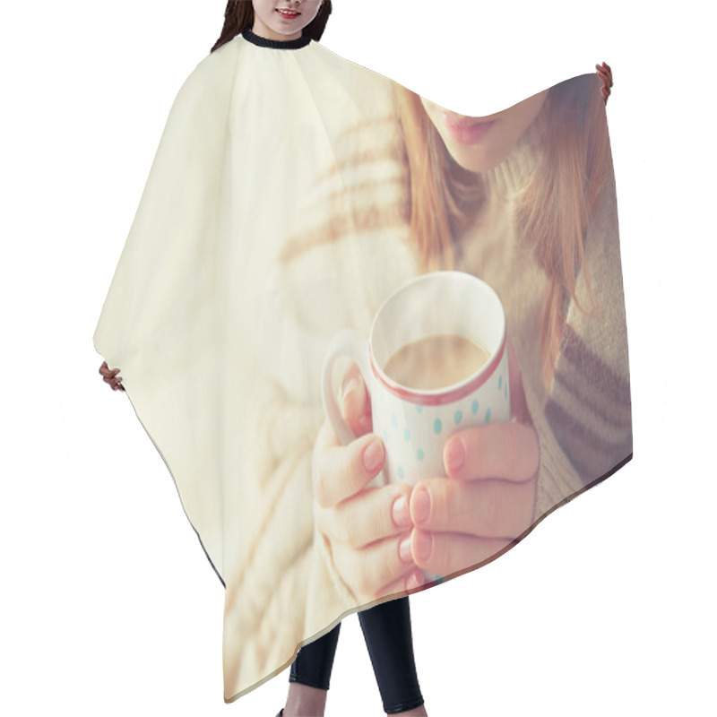 Personality  Cup Of Hot Coffee Warming In The Hands Of A Girl Hair Cutting Cape