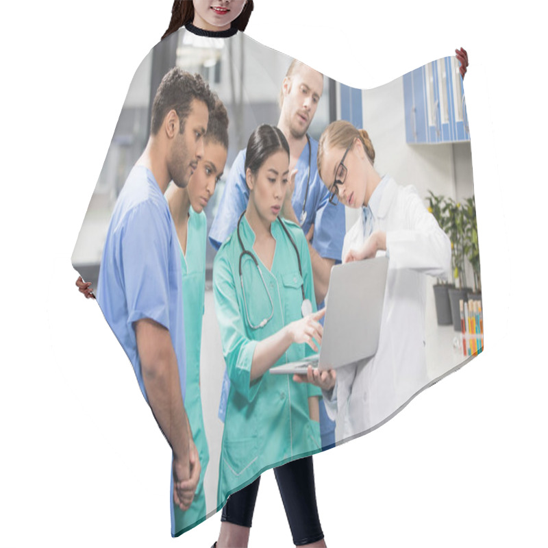 Personality  Medical Workers Using Laptop Hair Cutting Cape