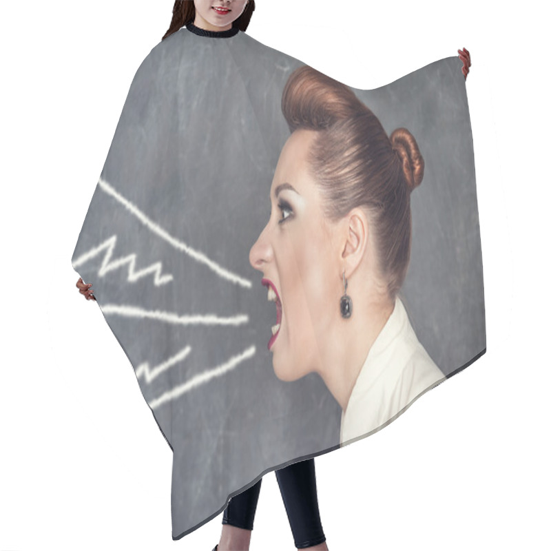 Personality  Screaming Woman Hair Cutting Cape