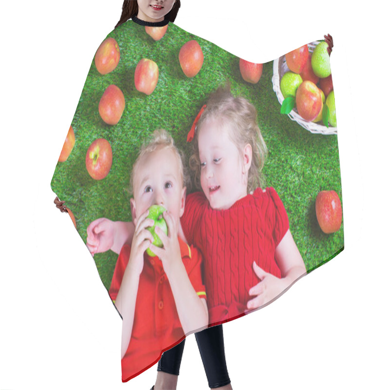 Personality  Little Childrenl Eating Apples Hair Cutting Cape