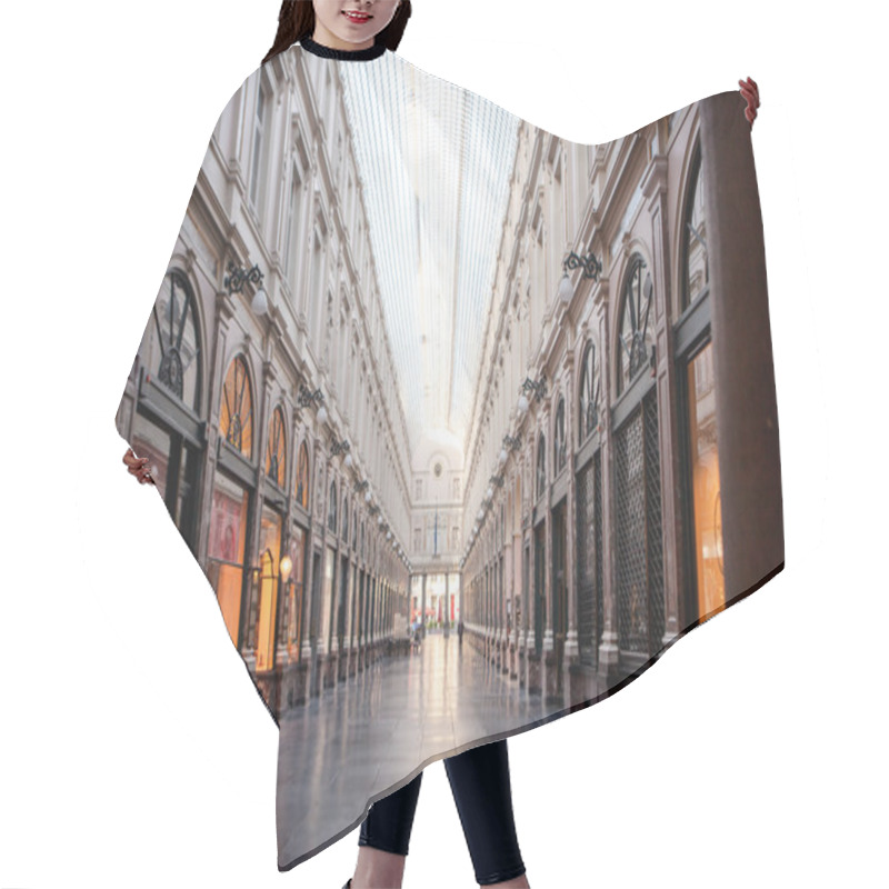 Personality  Royal Galleries Of Saint-Hubert O Hair Cutting Cape