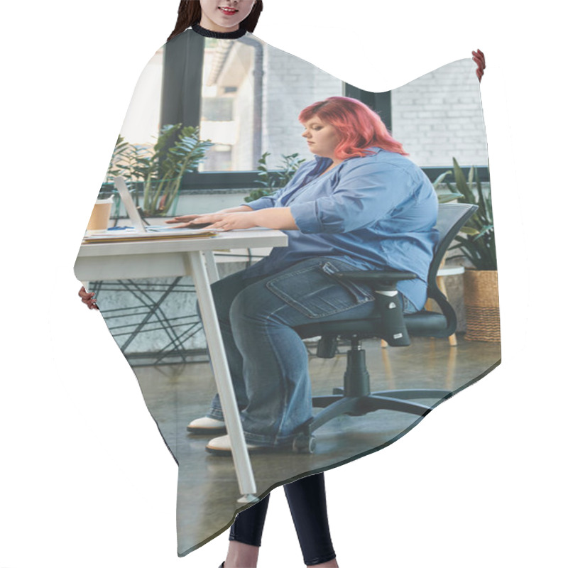 Personality  Plus Size Woman With Pink Hair Works At White Desk In Modern Office On Laptop Hair Cutting Cape