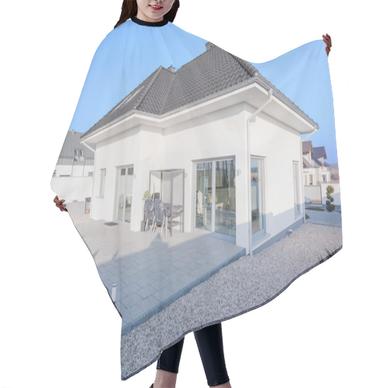 Personality  Outside View Of Modern House Hair Cutting Cape