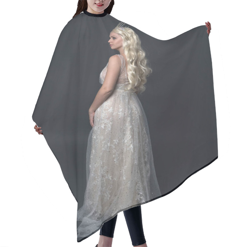 Personality  Full Length Portrait Of Beautiful Women With Long Blonde Hair, Wearing Fantasy  Princess Crown And Elegant White Ball Gown, Standing Pose With Hand Gesture. Isolated On Dark Grey Studio Background. Hair Cutting Cape