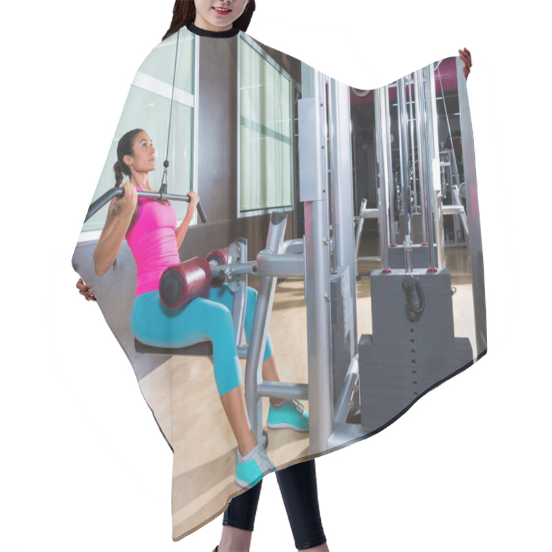 Personality  Lat Pulldown Machine Woman Workout At Gym Hair Cutting Cape