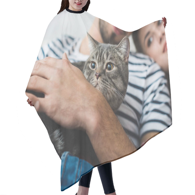 Personality  Close-up Shot Of Young Couple Holding Cat In Hands And Embracing Hair Cutting Cape