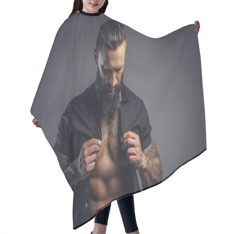 Personality  Tattooed Male Taking Off His Shirt Hair Cutting Cape