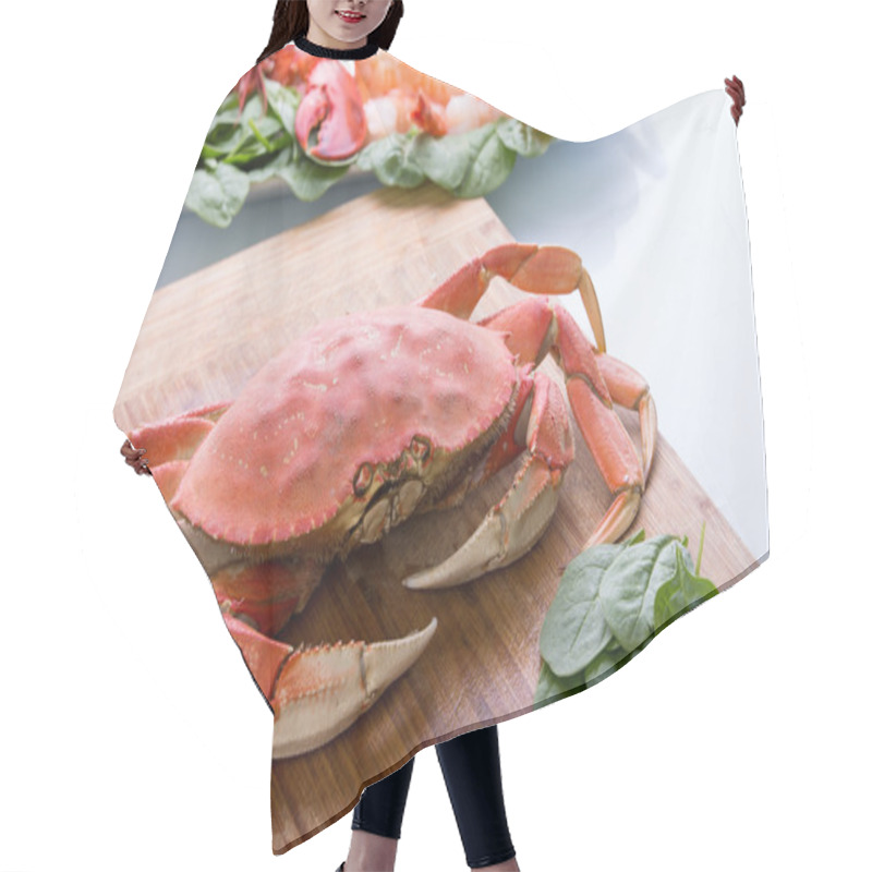 Personality  Prepearing Dungeness Crab And Red Lobster Hair Cutting Cape