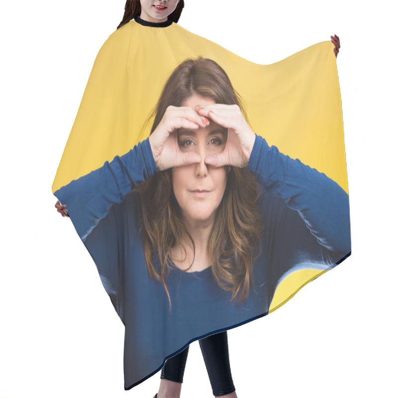 Personality  Curious Funny Woman Hair Cutting Cape