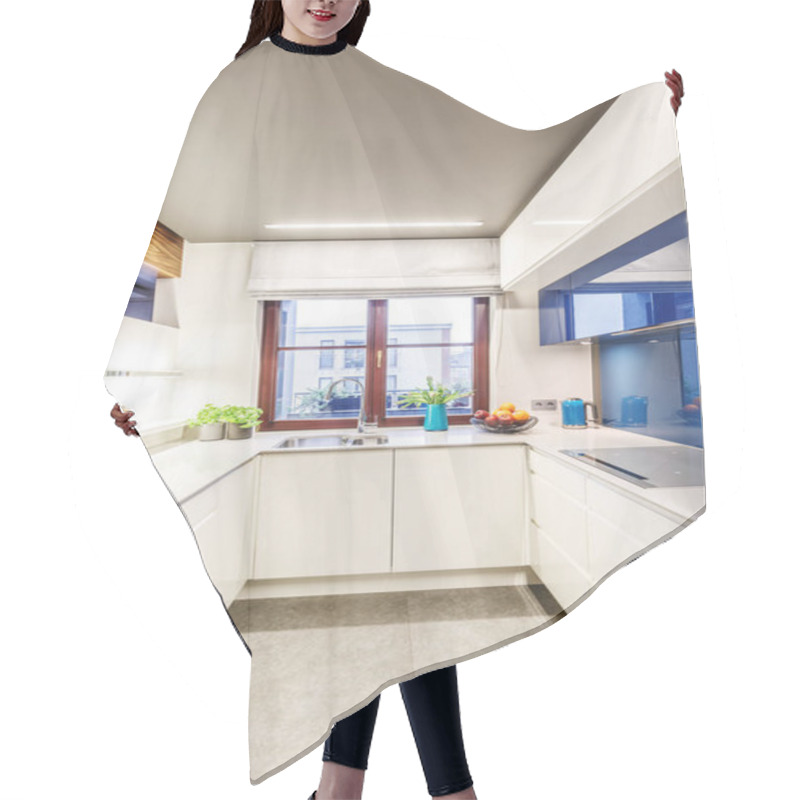 Personality  Small Bright White Kitchen Hair Cutting Cape