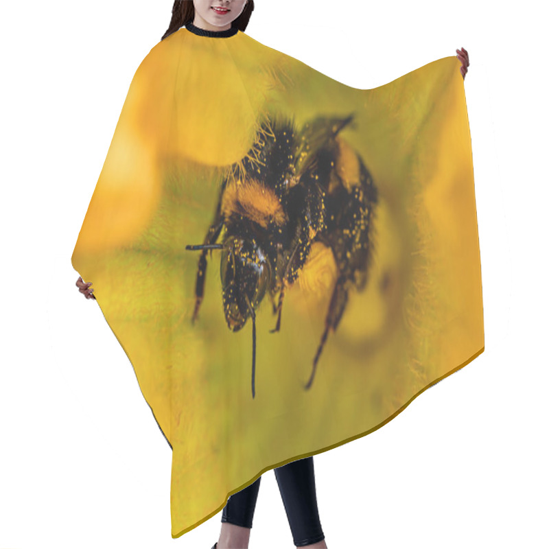 Personality  Bee Inside Of Blooming Flower Hair Cutting Cape