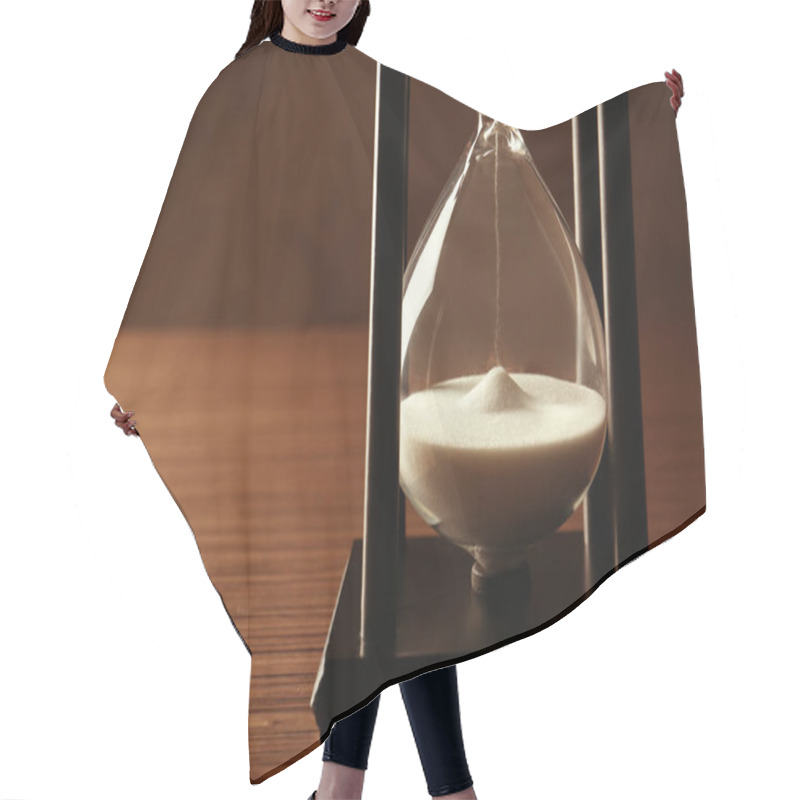 Personality  Hourglass With White Sand Hair Cutting Cape