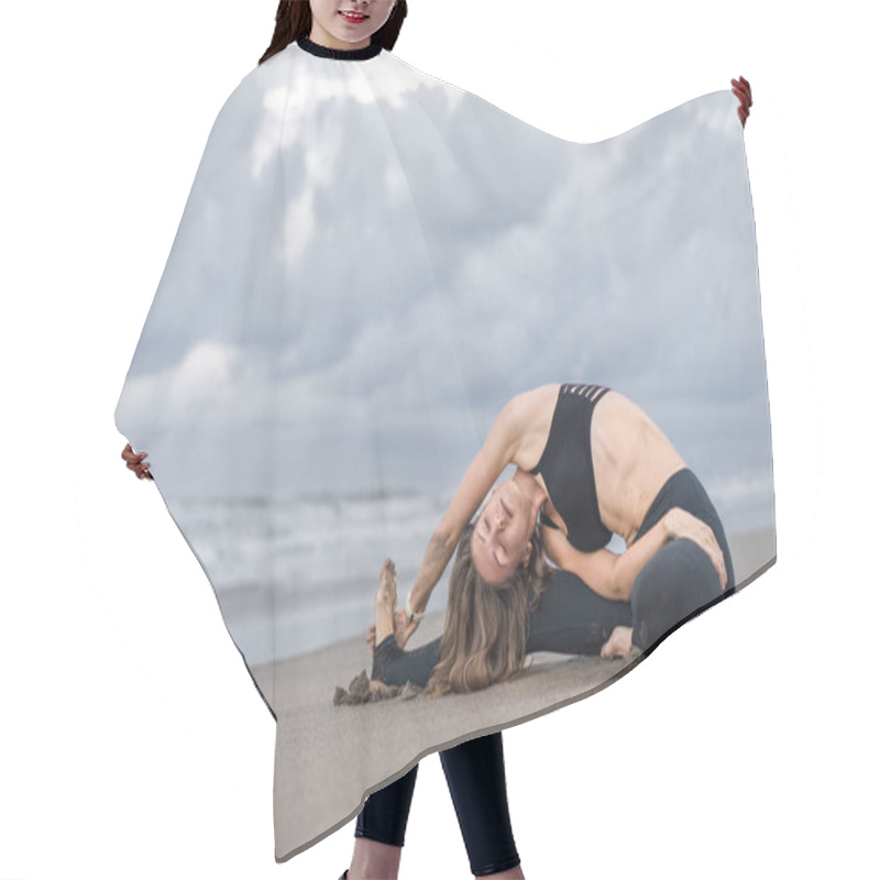 Personality  Stretching Hair Cutting Cape