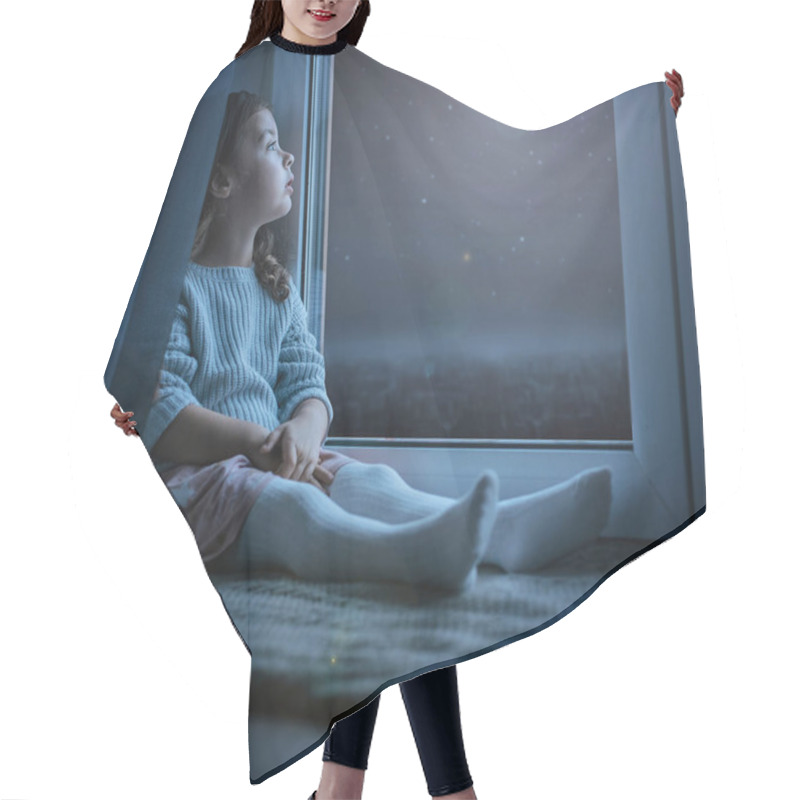 Personality  Portrait Of A Cute Little Kidl Looking At The Night Moon Hair Cutting Cape