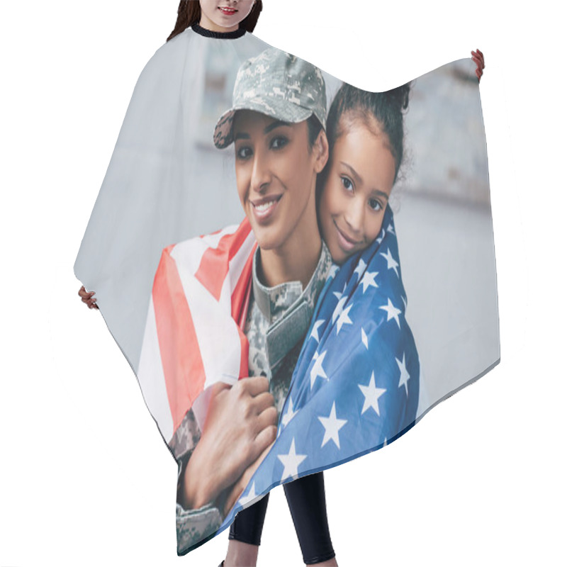 Personality  Daughter And Soldier Wrapped With American Flag Hair Cutting Cape