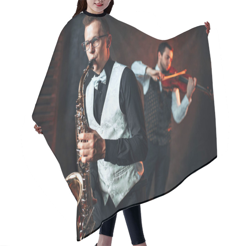 Personality  Male Musicians Playing Saxophone And Violin Hair Cutting Cape