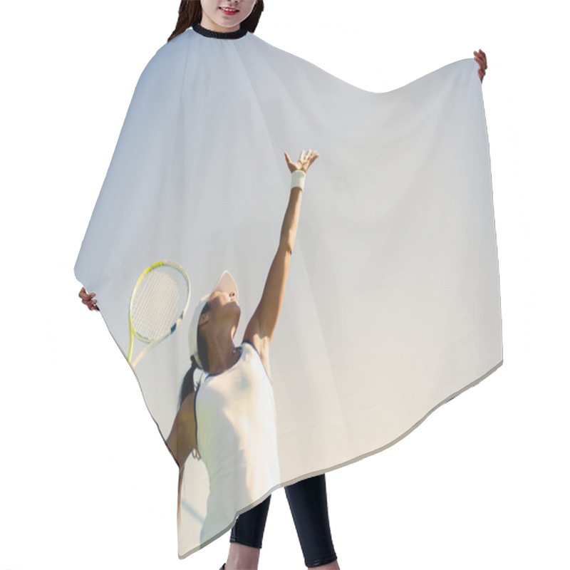 Personality  Beautiful Female Tennis Player Serving Hair Cutting Cape