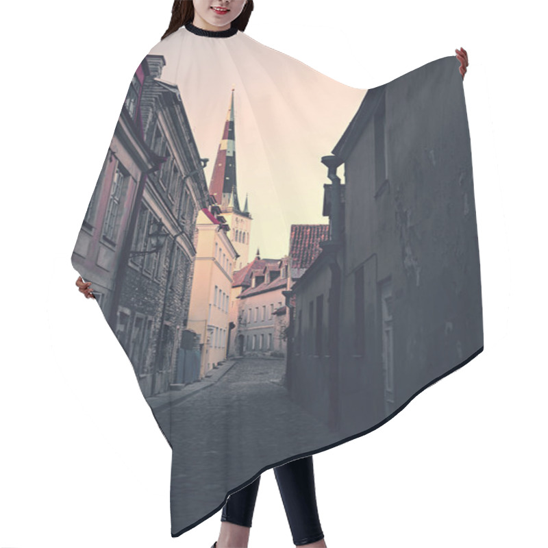 Personality  Retro Photo Of Old European Town Street Hair Cutting Cape