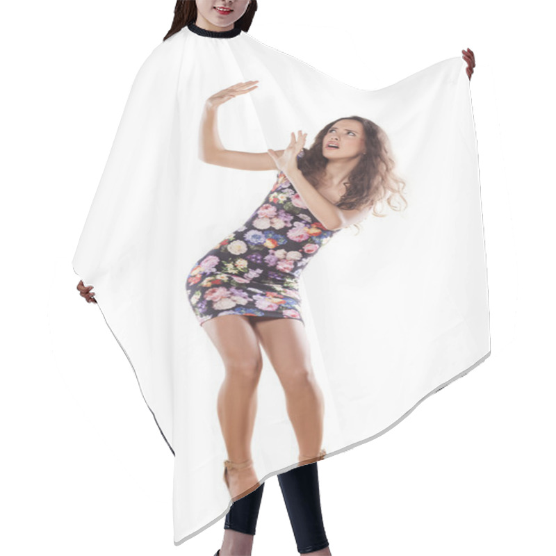 Personality  Girl In Defensive Position Hair Cutting Cape