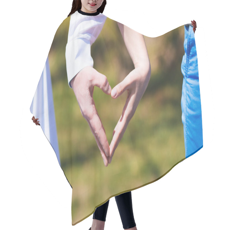 Personality  Bride And Groom Make Heart With Hands Hair Cutting Cape