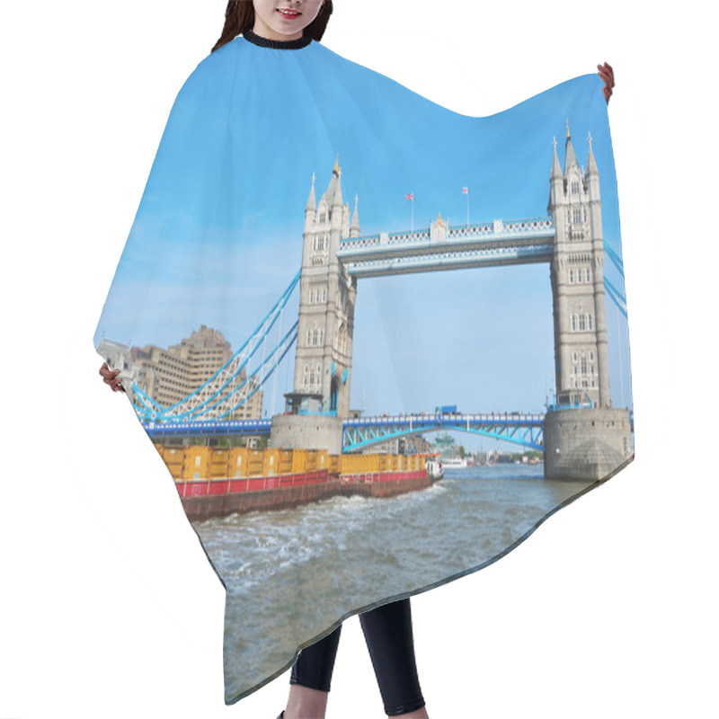 Personality  Tower Bridge In London, United Kingdom Hair Cutting Cape