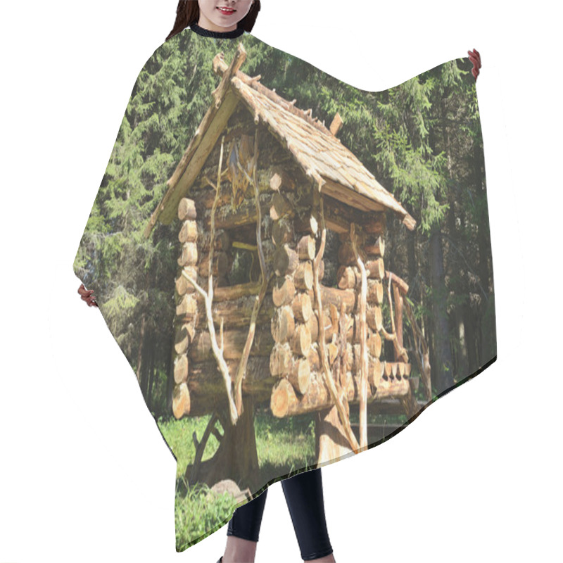 Personality  Pereslavl-zalessky,hut On Chicken Legs Hair Cutting Cape