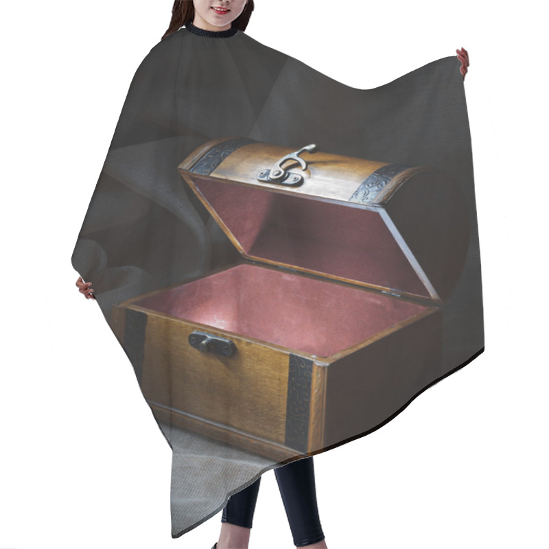 Personality  Wooden Chest Hair Cutting Cape