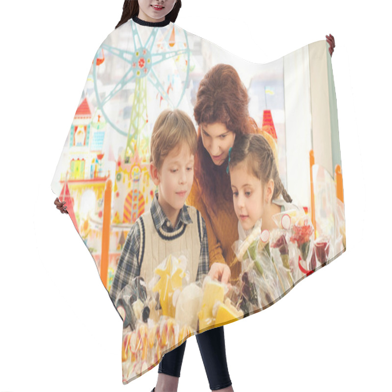 Personality  Mother With Happy Children In The Candy Store Hair Cutting Cape