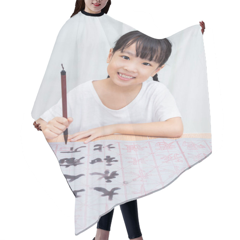 Personality  Asian Little Chinese Girl Practice Chinese Calligraphy At Home Hair Cutting Cape