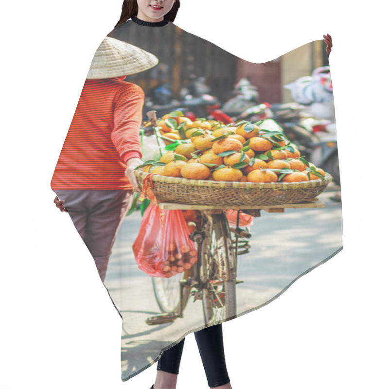 Personality  Vietnam Street Market Lady Seller Hair Cutting Cape