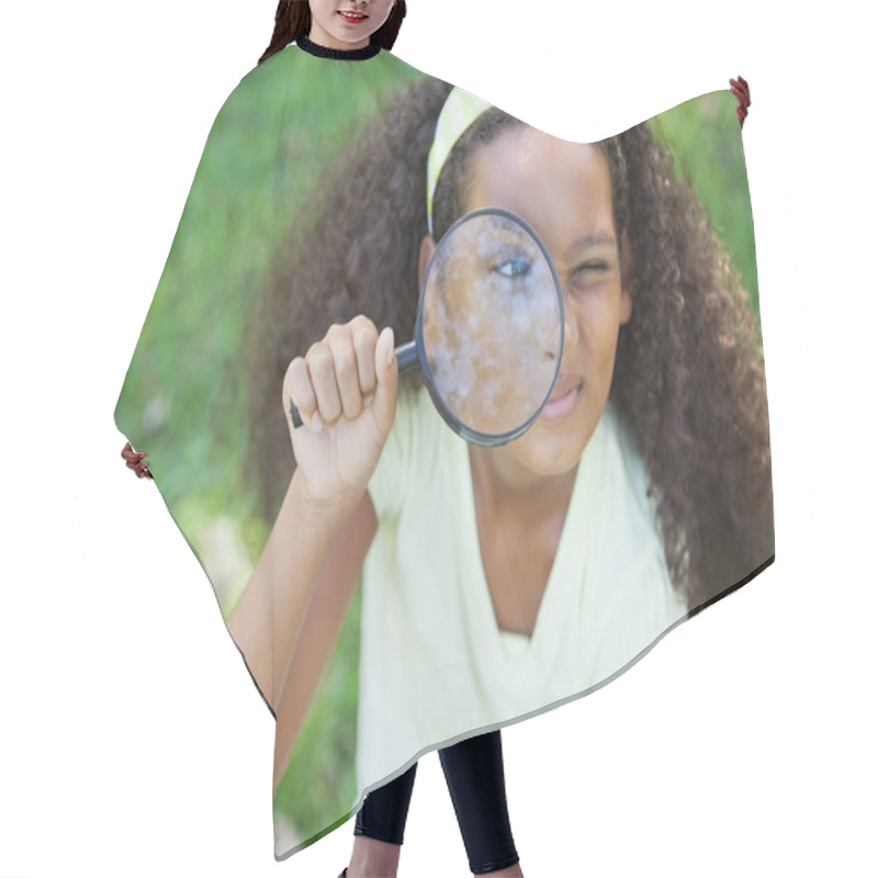 Personality  Girl Looking In The Park Hair Cutting Cape